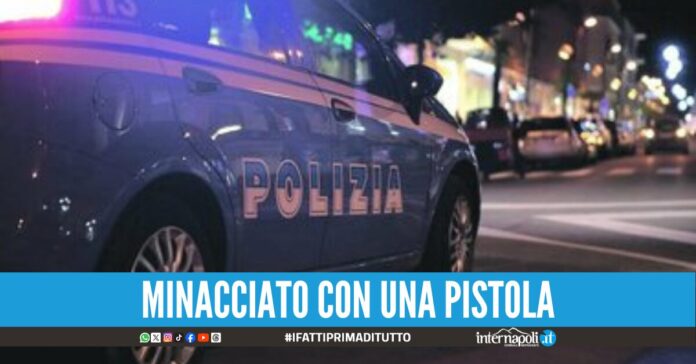 Accoltellato alla guancia per rubargli il Rolex paura a corso Umberto