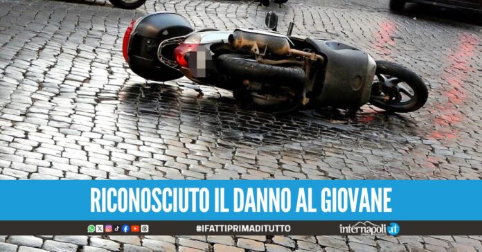 Travolto da uno scooter mentre camminava in strada a Casoria, risarcimento da 30mila euro per la vittima