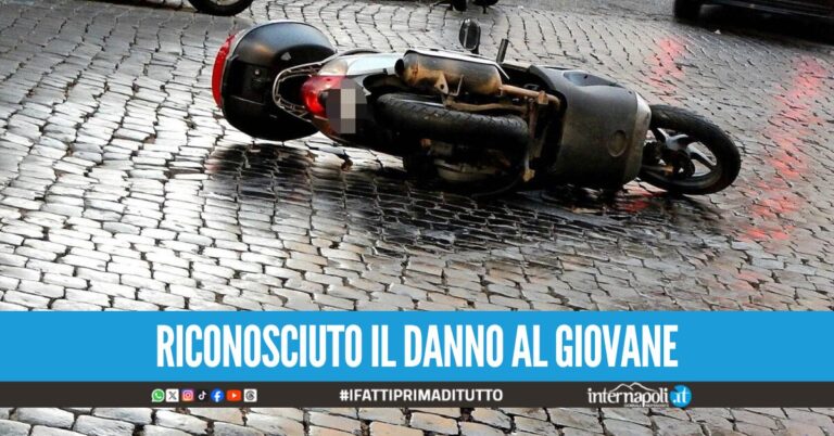 Travolto da uno scooter mentre camminava in strada a Casoria, risarcimento da 30mila euro per la vittima
