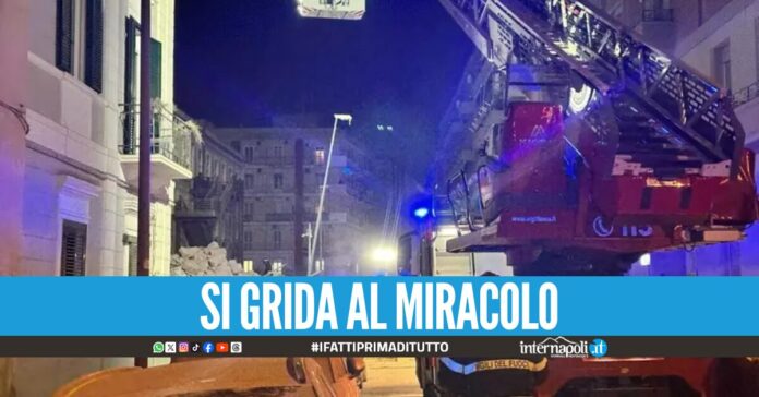 Crolla palazzina a Bari, donna di 74 anni estratta viva dopo 26 ore
