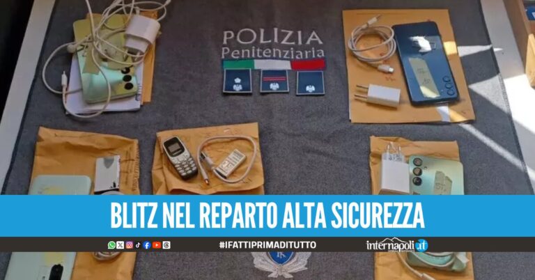 Dieci smartphone nascosti dietro i televisori, la scoperta nel carcere di Secondigliano