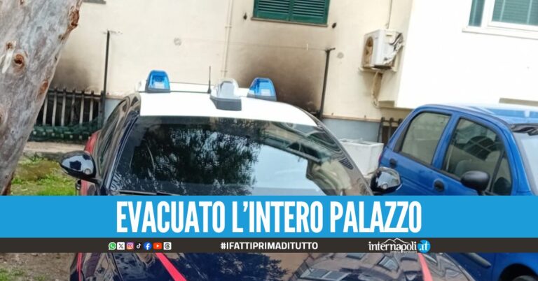 Incendio in abitazione a Torre del Greco, ci sono intossicati