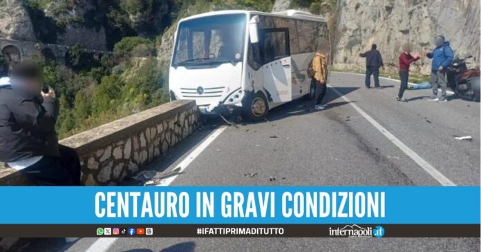 Incidente choc in Costiera Amalfitana, bus turistico rischia di precipitare nel vuoto