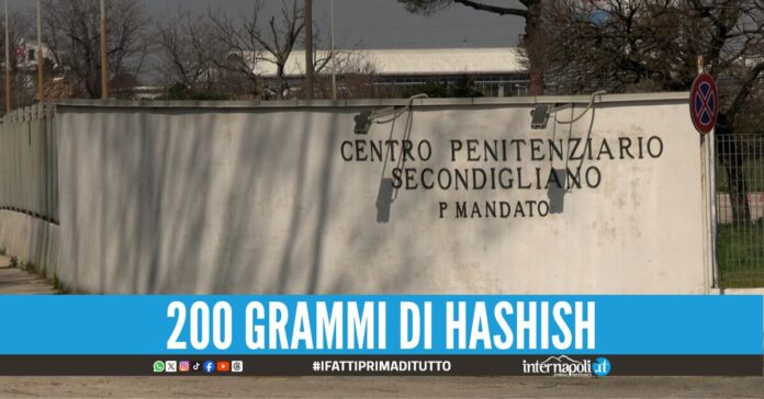 Tenta di consegnare droga al compagno in carcere arrestata a Secondigliano