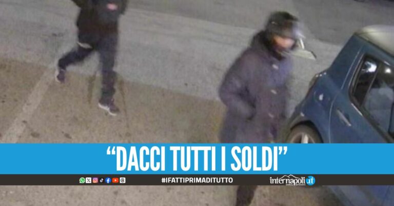 Tentata rapina poco prima l'orario di chiusura al bar-tabacchi "Touch" a Pozzuoli. L'assalto da parte dei banditi è stato ripreso dalle telecamere