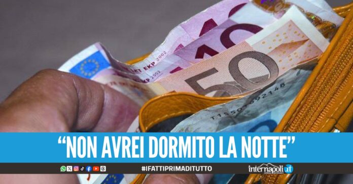 Trova un portafoglio con 500 euro, disoccupato lo restituisce al proprietario