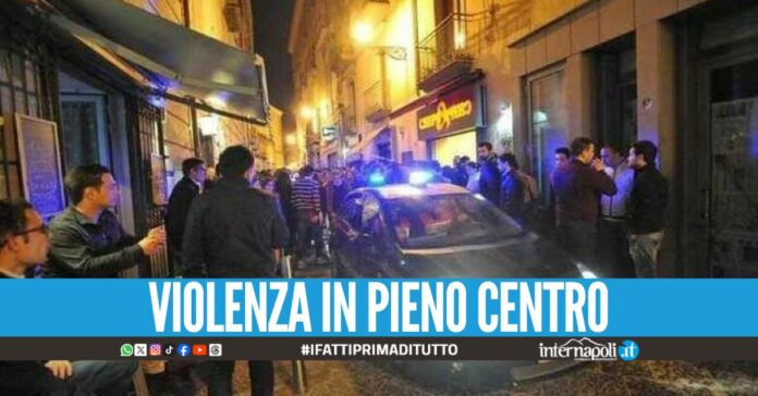 Rapina nella zona della movida ad Aversa, minorenni accerchiati e derubati da otto malviventi