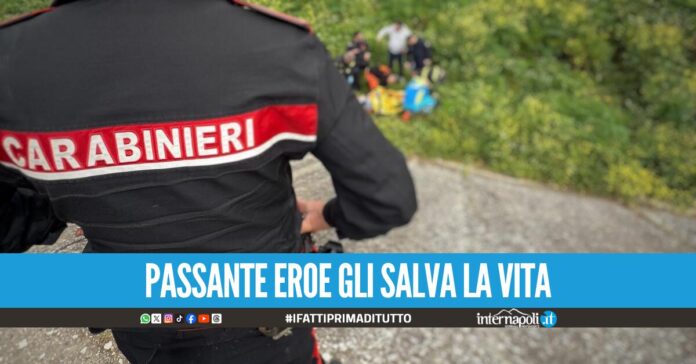 Caivano, tenta il suicidio gettandosi nel vuoto: un passate si tuffa in acqua e lo salva
