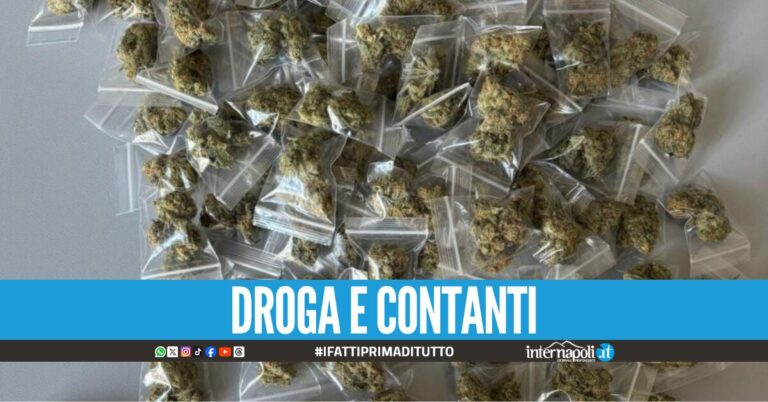 Calci e pugni agli agenti per sfuggire all'arresto, pusher in manette a Napoli