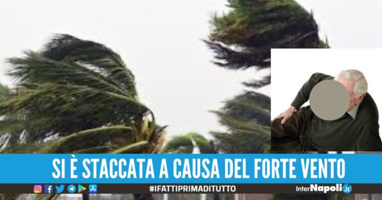 Maltempo in Campania, anziano colpito da una lamiera: è grave in ospedale