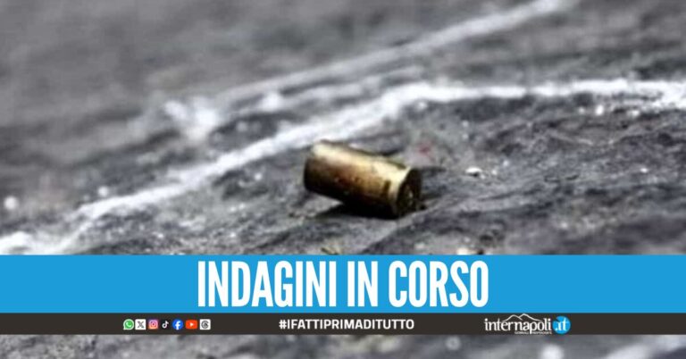 Terrore a Napoli, spari in strada: colpita anche un'auto