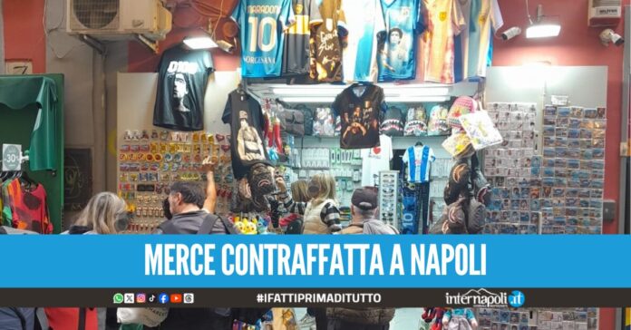 Vendeva zaini e marsupi contraffatti, sequestrato negozio nel centro storico