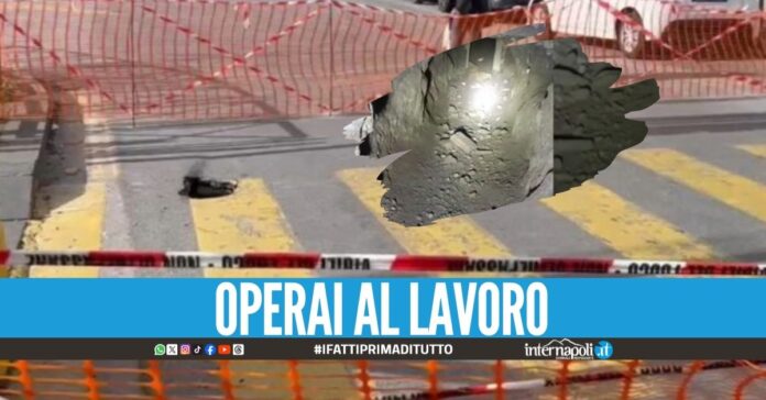 Voragine davanti al Maschio Angioino, sospetti sulla banda del buco
