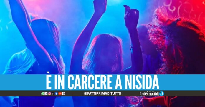 Violenza sessuale nella discoteca a Baia Domizia, arrestato un 17enne