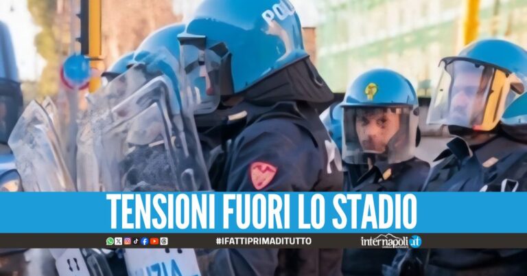 Scontri tra ultras del Napoli e la polizia, ferito un agente