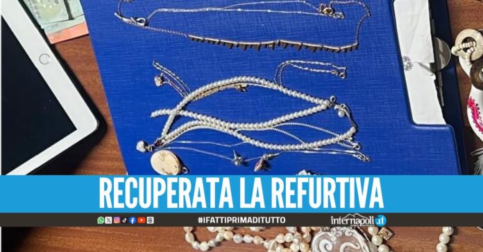 Rubava gioielli d'oro in casa, catturato all'uscita della Circumvesuviana