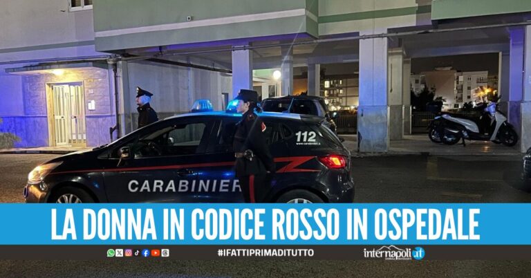 Dramma in provincia di Napoli, colpisce moglie a martellate poi si lancia dal quinto piano