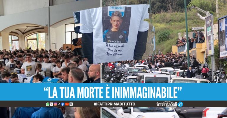 Lacrime, magliette e striscioni per Diego De Vivo: "Buon viaggio nostro campione"