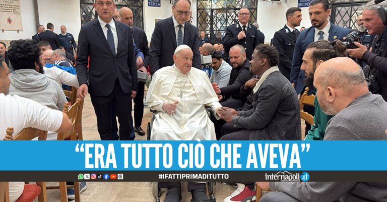 "Ha donato 200mila euro ai detenuti", parla l'ausiliare di Papa Francesco