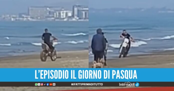 In motocross sul bagnasciuga a Varcaturo, sfreccia tra famiglie e bagnanti