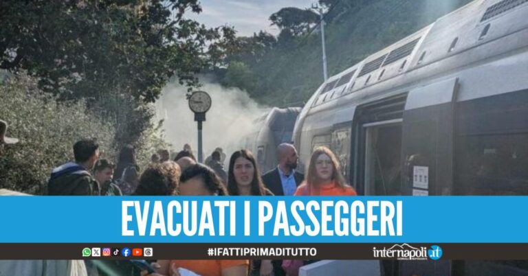 Torna la paura nella stazione della Circumvesuviana di Castellammare, fumo a bordo del treno