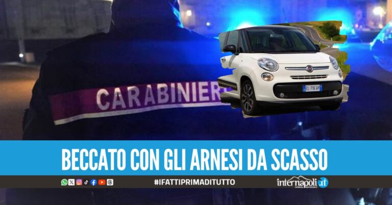 Tenta di rubare una 500L in sosta fuori l’ospedale di Aversa, in manette 23enne