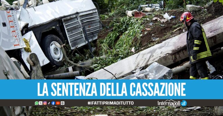 Strage del bus sul viadotto Acqualonga, condannato a 6 anni l'ex manager di Autostrade per l'Italia