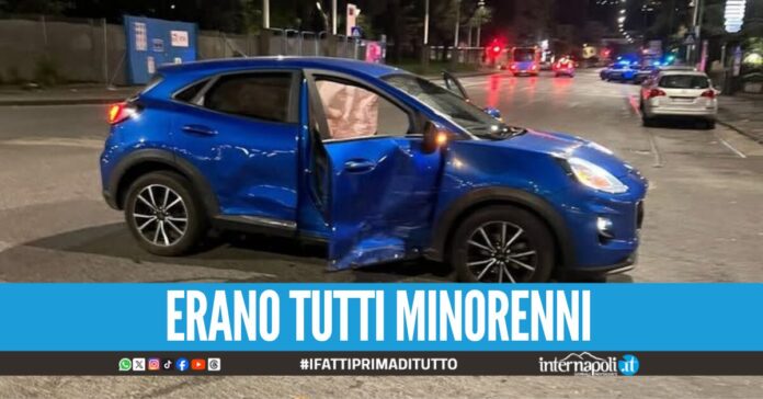Tentano di sfuggire al posto di blocco ma si scontrano con un'auto, pauroso incidente a Fuorigrotta