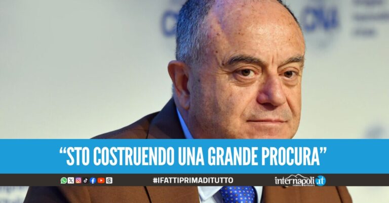 "Più demolizioni di immobili abusivi e 6mila fascicoli in più", Gratteri elogia i progressi della Procura di Napoli