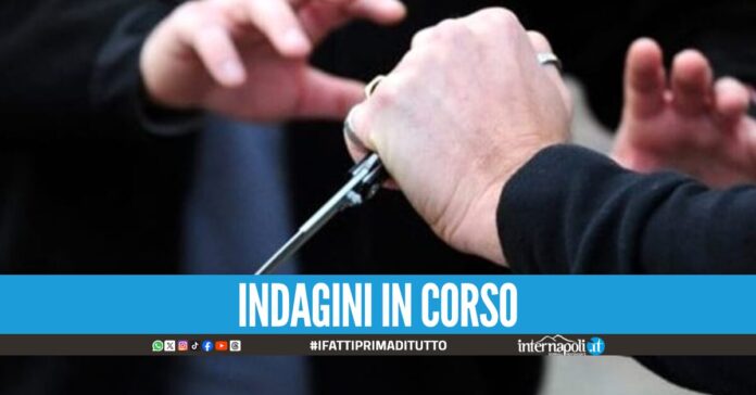 Quarto, 14enne accoltellato in strada da due coetanei: corsa in ospedale