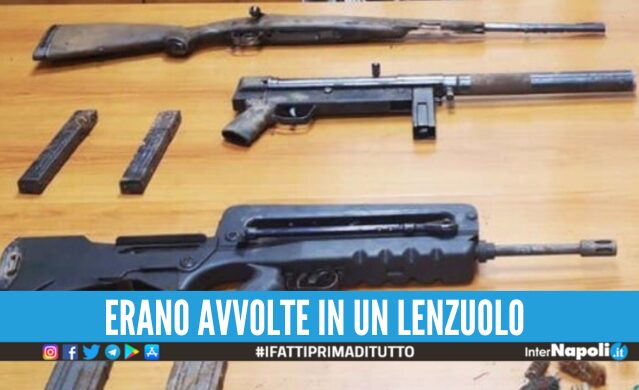 Guerra tra clan nel cuore di Napoli, trovate 4 armi pronte a sparare