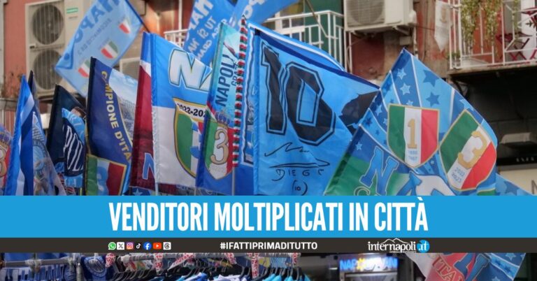 Blitz anti bancarelle a via Toledo, sequestrati migliaia di gadget pezzotti del Napoli