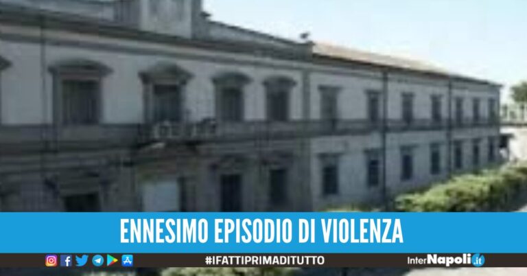 Panico nel carcere di Aversa, infermiere aggredito da un detenuto