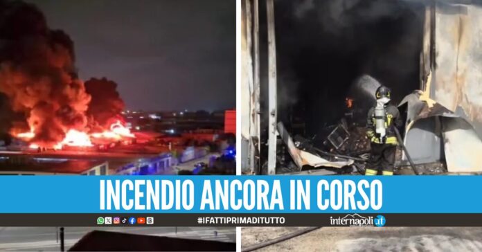 Capannoni in fiamme a Barra, l'allerta dell'Arpac: 