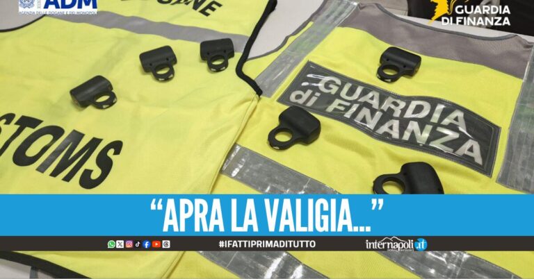 Di ritorno dal Messico aveva 6 tirapugni con taser in valigia, bloccato a Capodichino