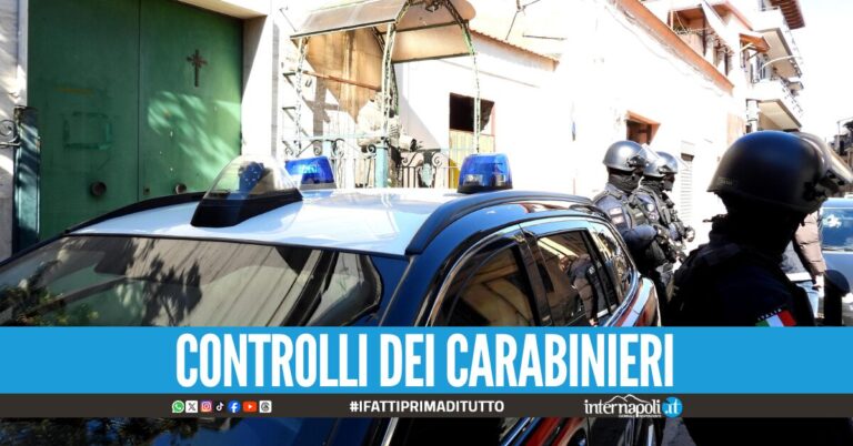 Droga a Scampia e a Secondigliano, blitz nei cimiteri e minori fermati