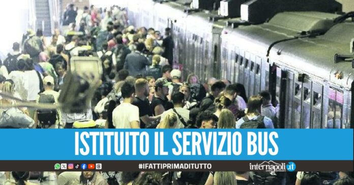 Ancora caos sulla Napoli-Sorrento, treno della Circumvesuviana in avaria e mattinata nera per i turisti