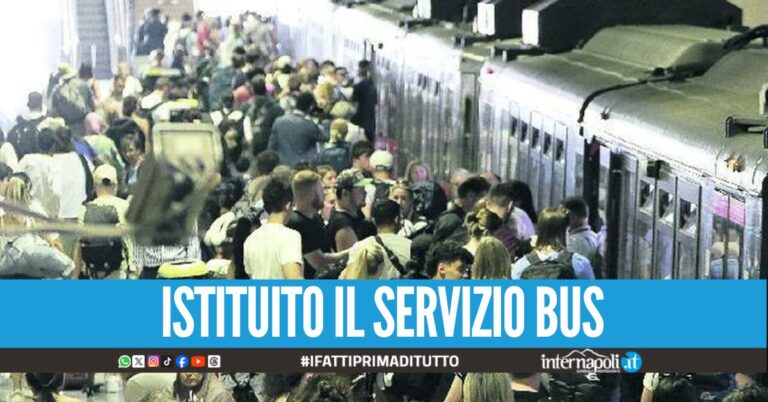 Ancora caos sulla Napoli-Sorrento, treno della Circumvesuviana in avaria e mattinata nera per i turisti
