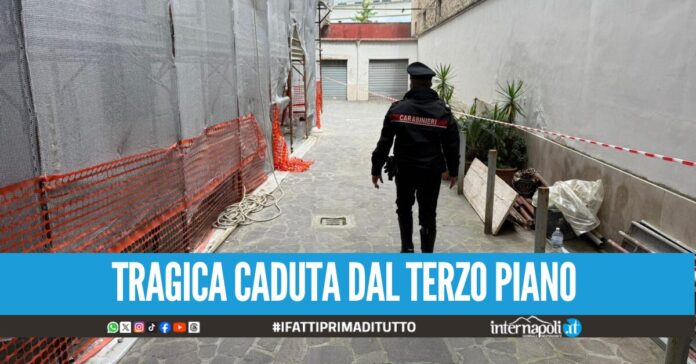 Cade dall'impalcatura a Frattamaggiore e muore, Stefano aveva da poco compiuto gli anni