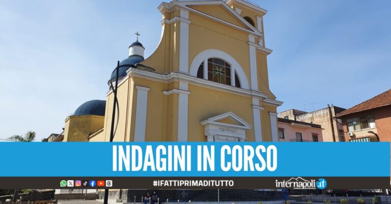 Bomba esplode davanti la chiesa nel Vesuviano, paura nella notte