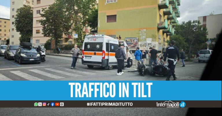 Incidente a Fuorigrotta, perde il controllo dello scooter e cade sull'asfalto