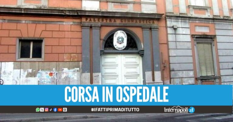 Dramma al liceo di Caserta, studentessa precipita dalla finestra del bagno