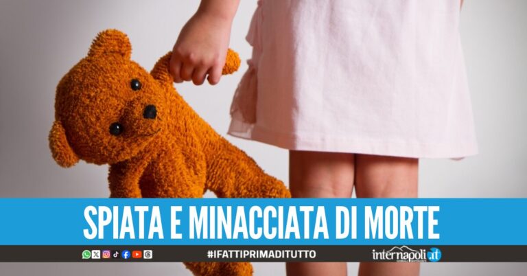 Piazza un Gps nel peluche delle figlie per spiare la moglie: "Ti taglio la testa e ci gioco a pallone"