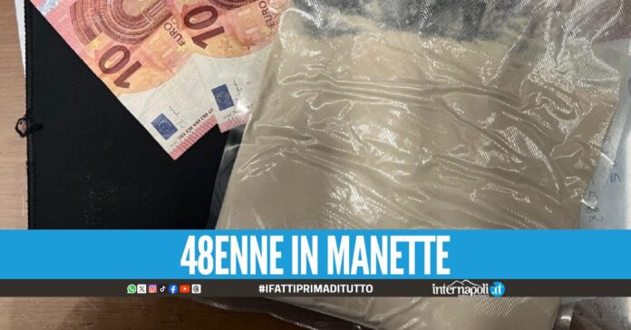 Napoli, vede gli agenti e tenta la fuga: addosso aveva 210 grammi di eroina