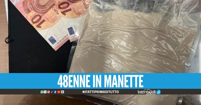 Napoli, vede gli agenti e tenta la fuga: addosso aveva 210 grammi di eroina