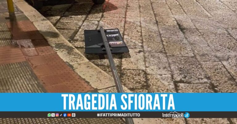 Paura all'Arenella, palo cade e ferisce un bimbo di 3 anni