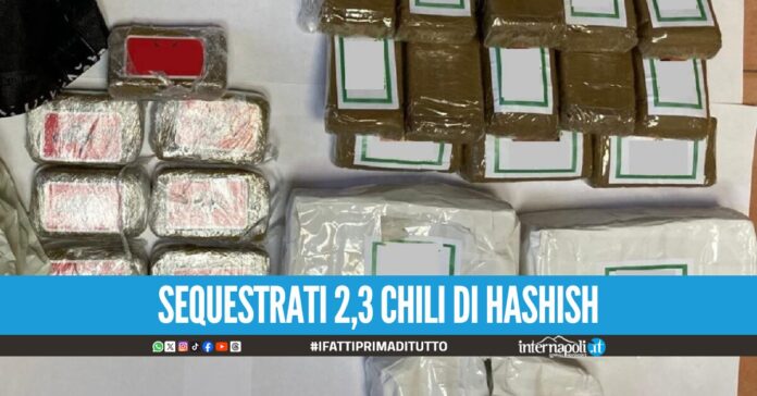 Sorpresi dagli agenti durante lo spaccio, due arresti nel Napoletano