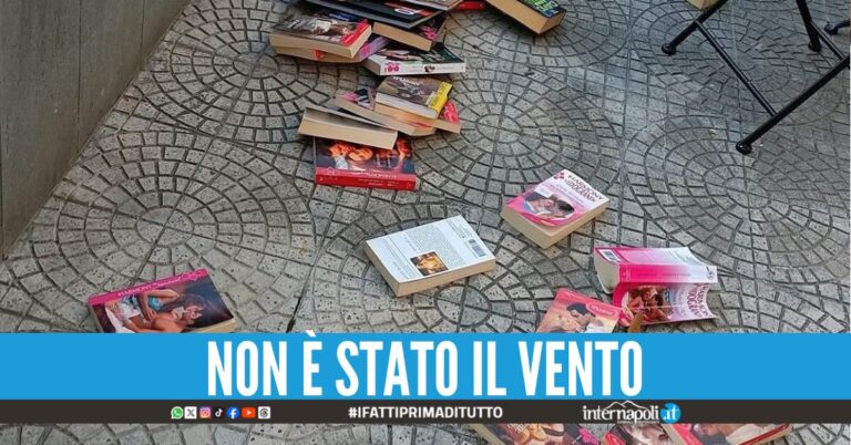 Vandali al Giardino dei Libri a Giugliano: danneggiata l’area bookcrossing