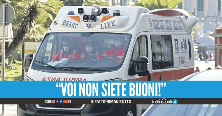 Avete lasciato mia madre a casa e poi è morta!, equipaggio del 118 aggredito a Bagnoli