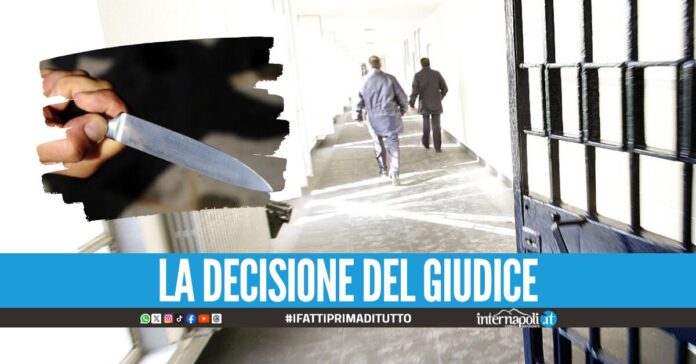 Accoltellò la madre al torace e alla spalla nel Casertano, scarcerato il giovane